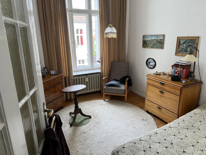 6-Zimmerwohnung mit Balkon im Altbau — photo 1
